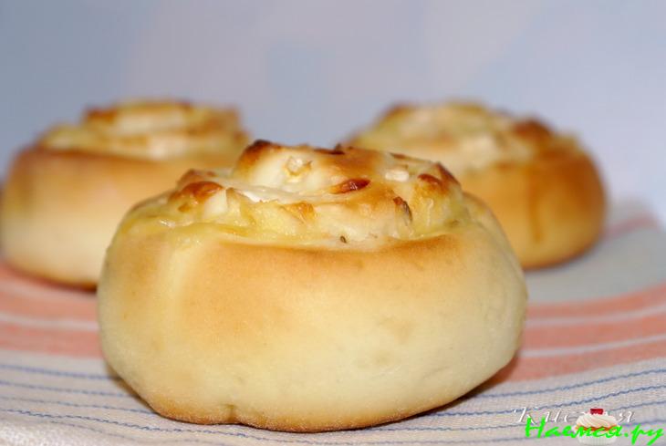 Булочки с яблочно-сырной начинкой (несладкие)
