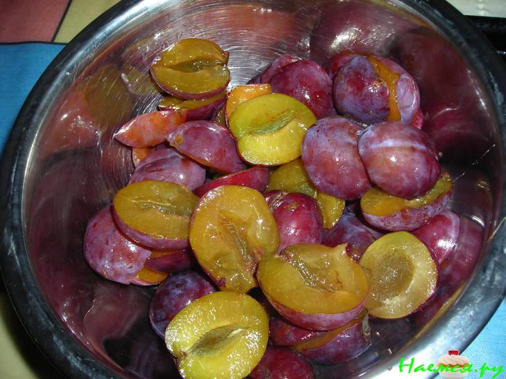 Сливовый пирог из дрожжевого теста