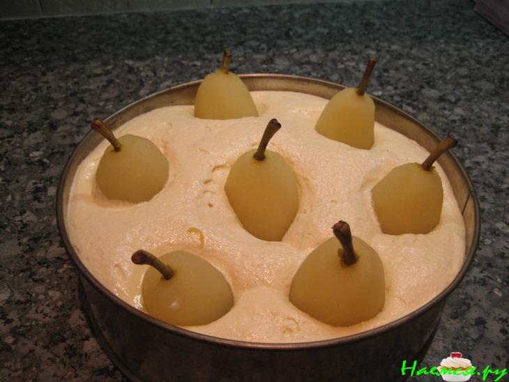 Торт бисквитный с грушами в сиропе