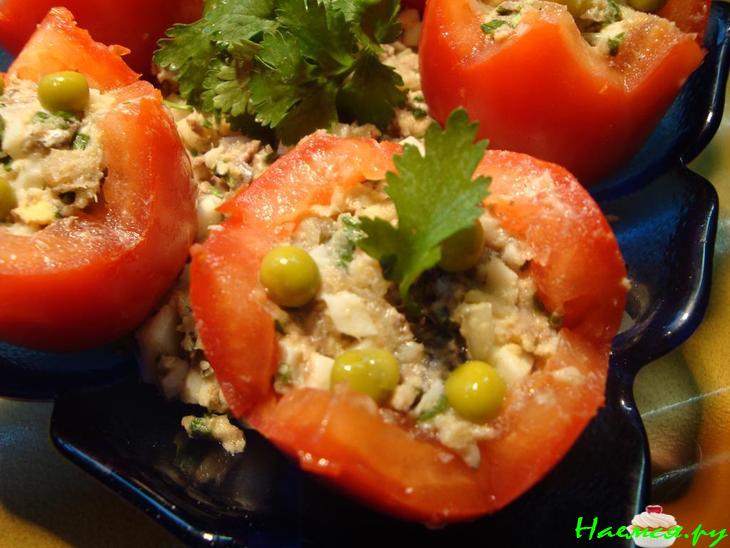 Помидоры фаршированные сардинами в масле