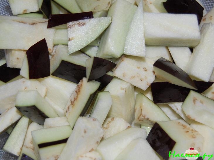 Салат из баклажан и помидор с луком