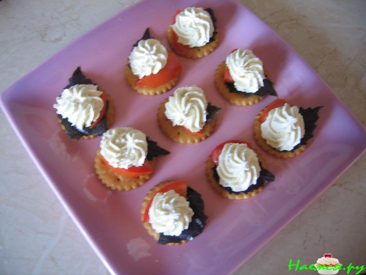 Сырные закусочные пироженки Сырные закусочные пироженки