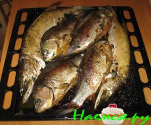 Фаршированная рыба с базиликом и чесноком