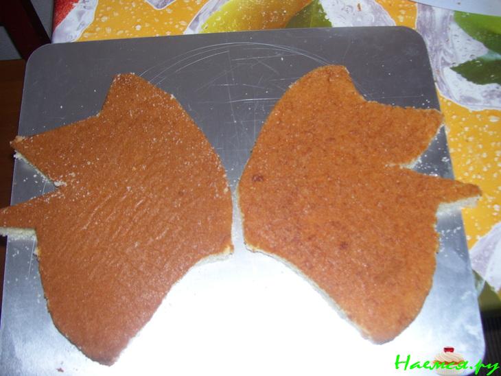 Торт бисквитный "Бабочка", украшенный мастикой