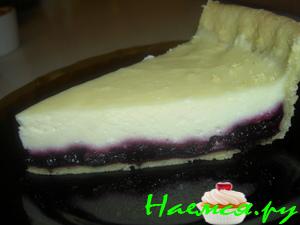 Открытый пирог с черникой и творогом