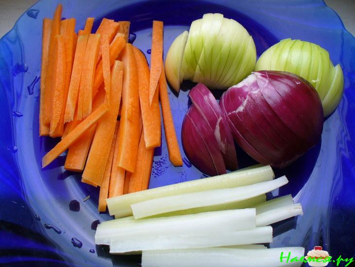 Свиные "лапки" с овощами Свиные "лапки" с овощами