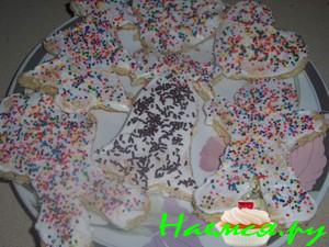 Пирожное с разноцветной посыпкой