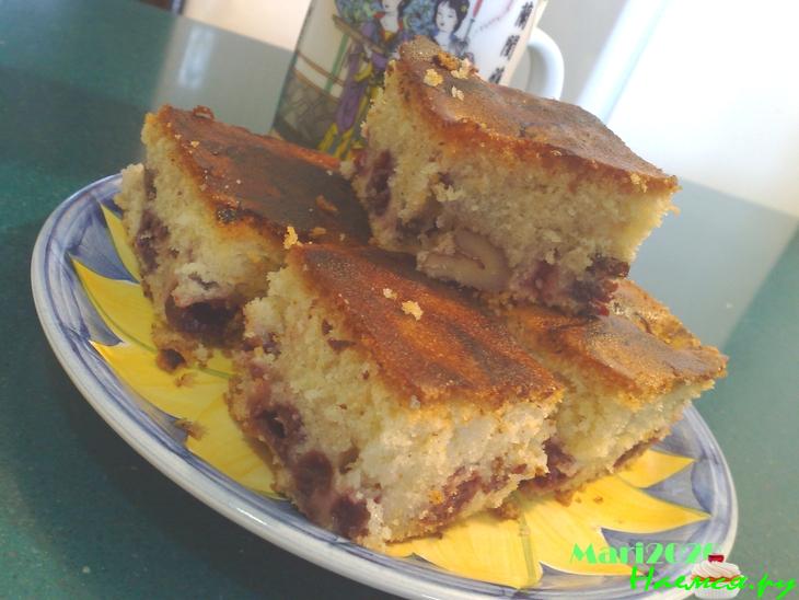 Вишневый пирог с орешками