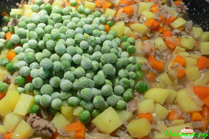 Тушёная картошка с луком и фаршем (Geschmortes Zwiebelhackfleisch)