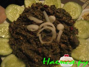 "Пхали" из листьев свёклы с орехами "Пхали" из листьев свёклы с орехами