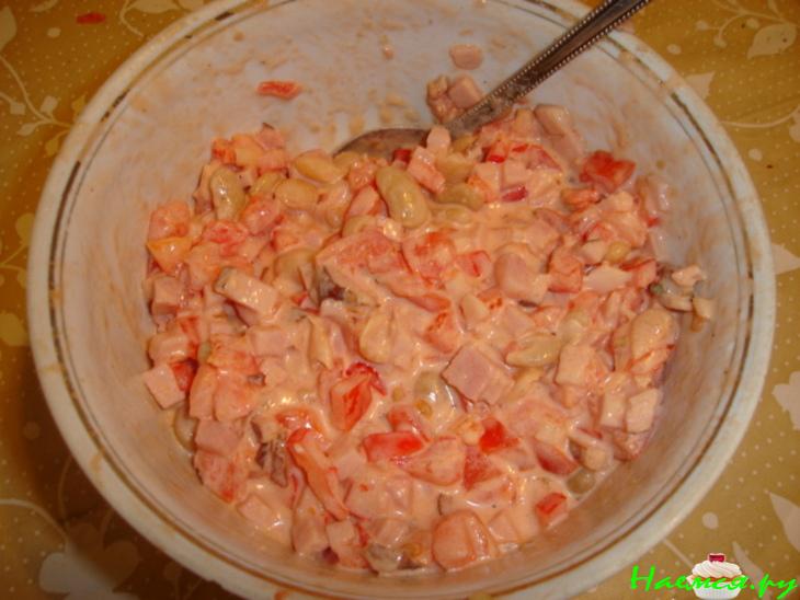 Салат с ветчиной и фасолью