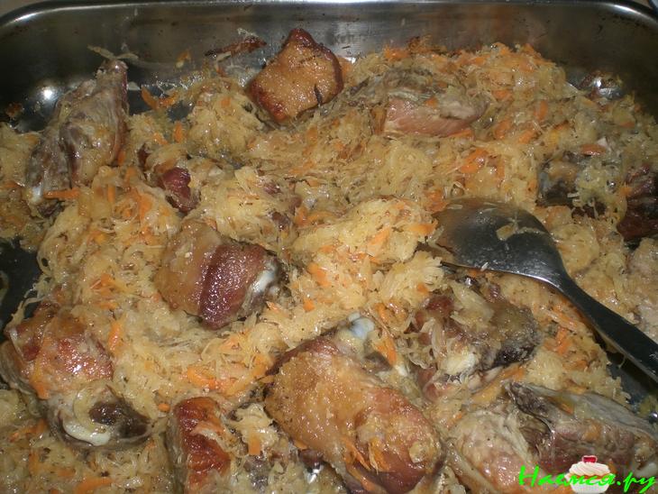 Тушеная капуста со свиными ребрышками Тушеная капуста со свиными ребрышками
