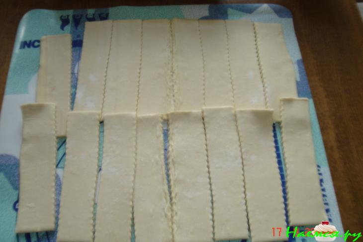 Вишнёвый пирог из слоеного теста