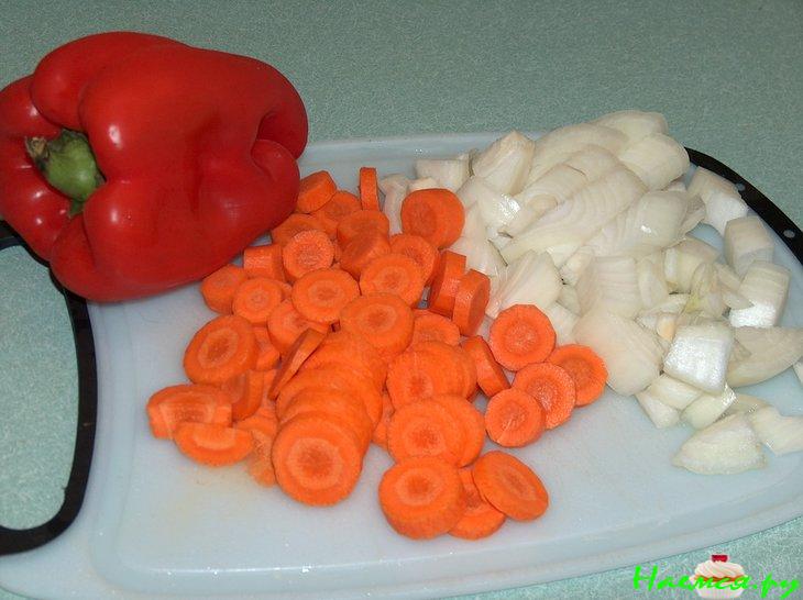 Гуляш говяжий с сельдереем в красном вине с томатом Гуляш говяжий с сельдереем в красном вине с томатом