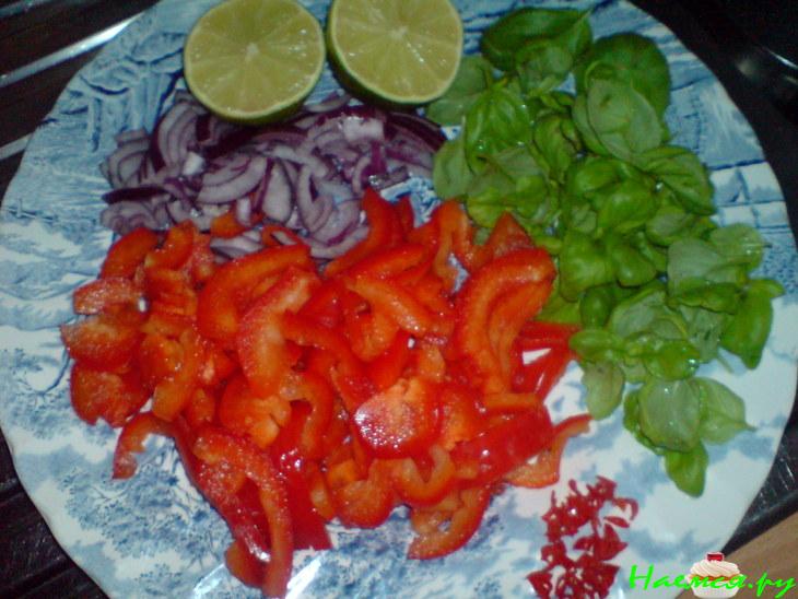 Салат из рисовой лапши с маленькими креветками Салат из рисовой лапши с маленькими креветками