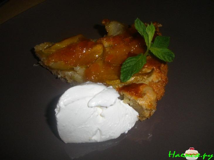 Яблочно-миндальный тарт (Apple frangipane tart)
