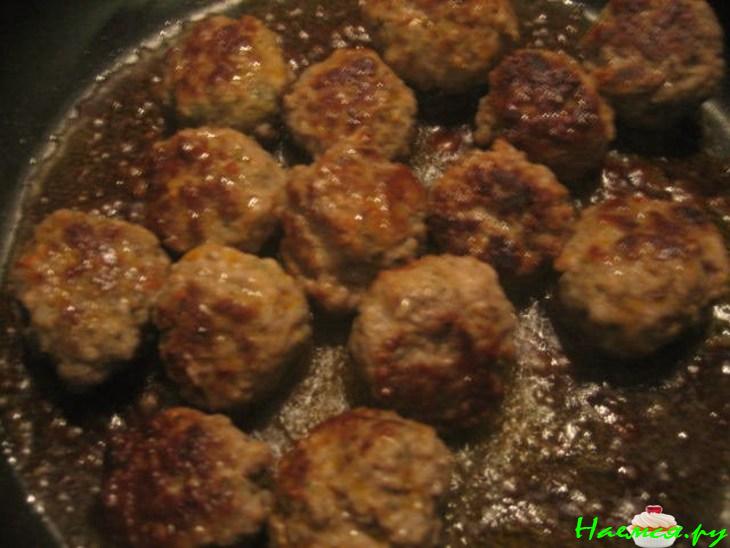 Тефтели с грибным соусом Тефтели с грибным соусом