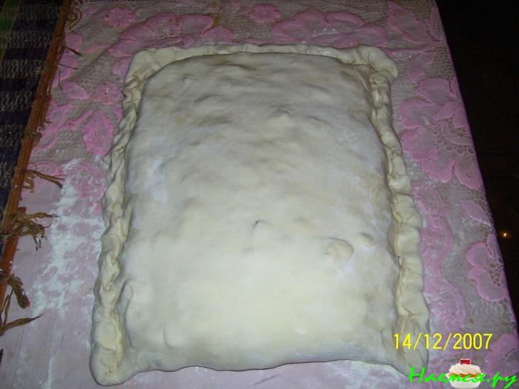 Слоеный пирог с курицей, рисом и яйцом Слоеный пирог с курицей, рисом и яйцом