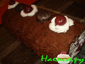 Шоколадный бисквитный рулет