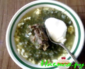 Зеленый борщ с телячьими хвостами