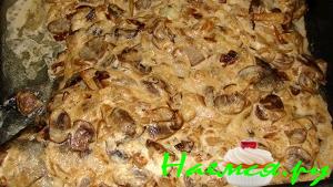 Караси в сметане с шампиньонами и чесноком Караси в сметане с шампиньонами и чесноком