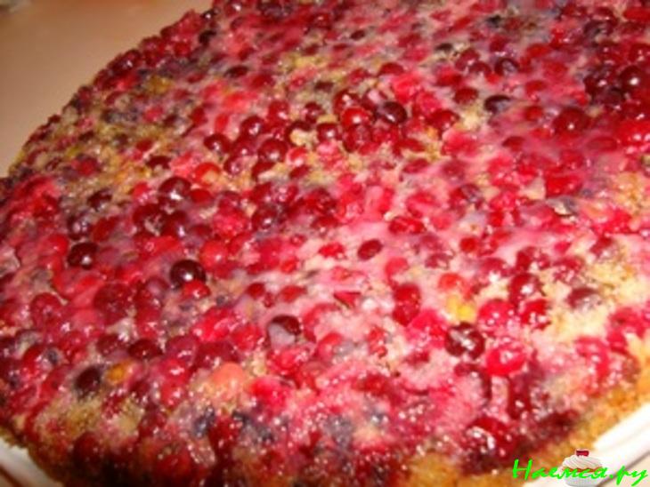 Клюквенный пирог с грецкими орехами