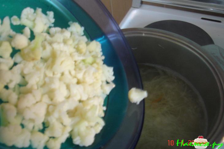 Борщ с черносливом и сырными плюшками