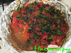 Карп в томатном соусе с чесноком