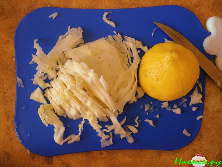 Салатик капустный кисло-острый