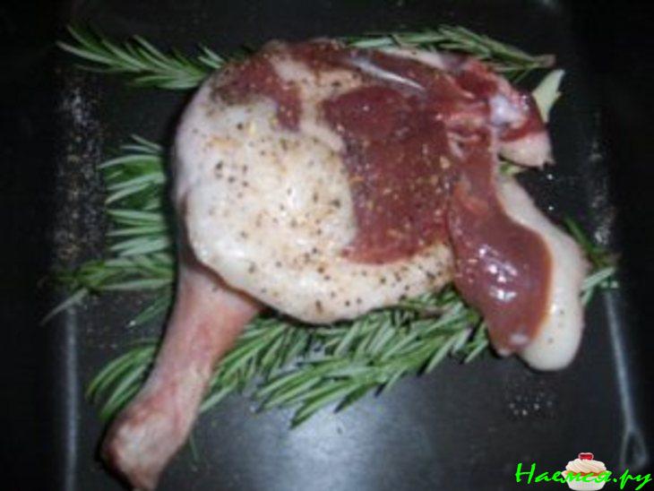 Утиные ножки в ягодно-винном соусе