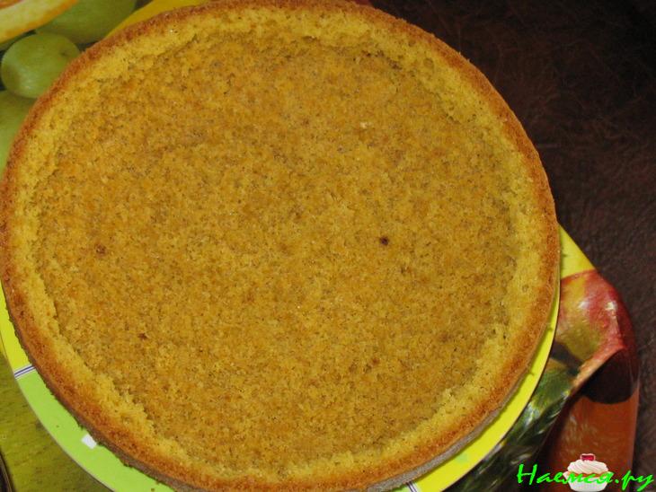 Торт с клубникой, вкусный и влажный