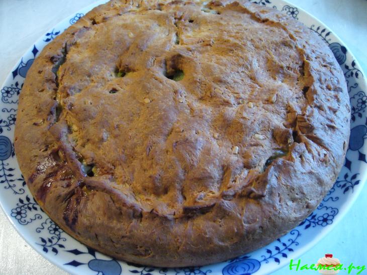 Закрытый пирог с фаршем и овощами