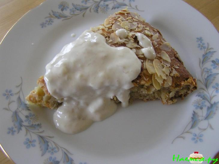 Банановый пирог с миндальной стружкой