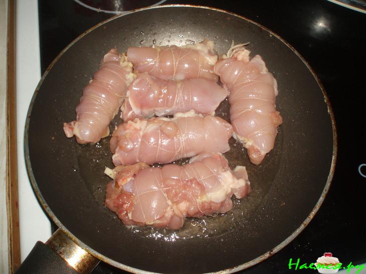 Куриные рулетики с опятами и чесноком