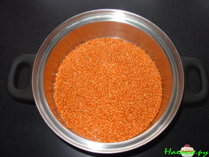 Помидоры, начинённые салатом из красной чечевицы, груши и гауда Помидоры, начинённые салатом из красной чечевицы, груши и гауда