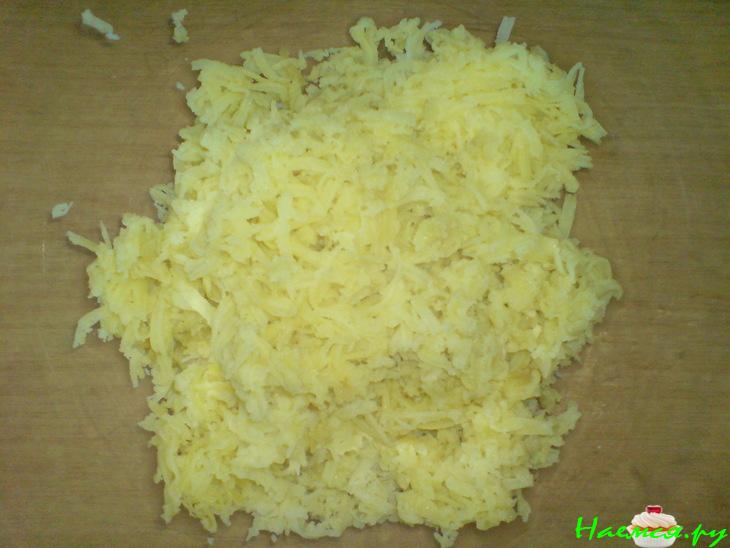 Картофельные котлеты под грибным соусом с брокколи Картофельные котлеты под грибным соусом с брокколи