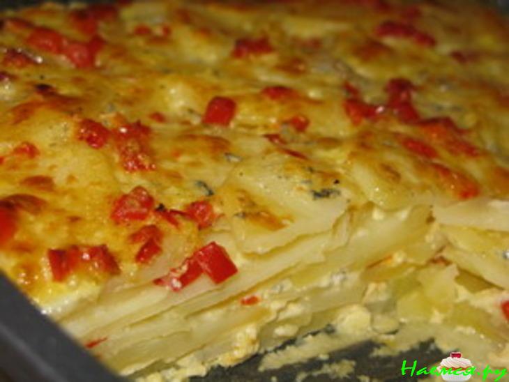 Картофель "Дофин" с двумя видами сыра и паприкой