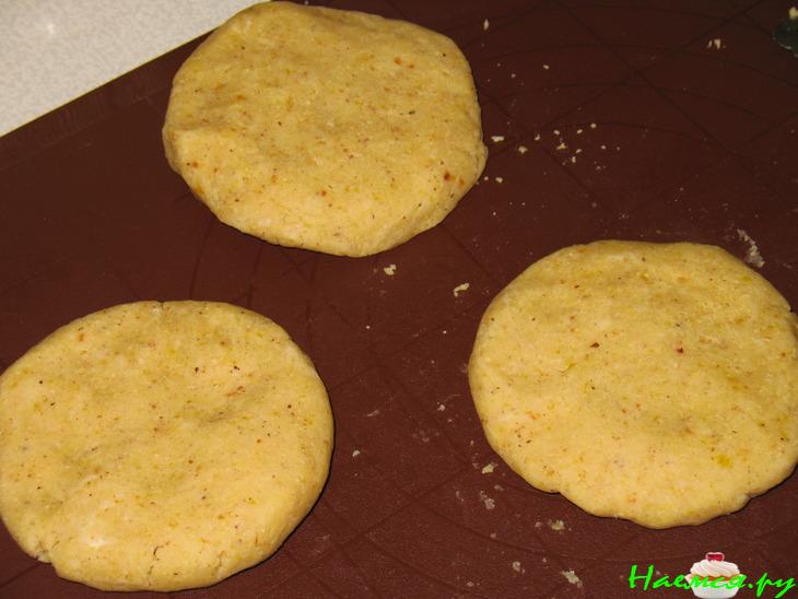 Айвовый пирог с марципаном