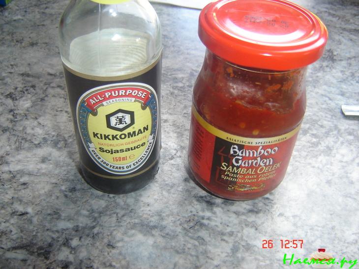 Куриное мяско с пекинской капустой и рисовой лапшой в воке