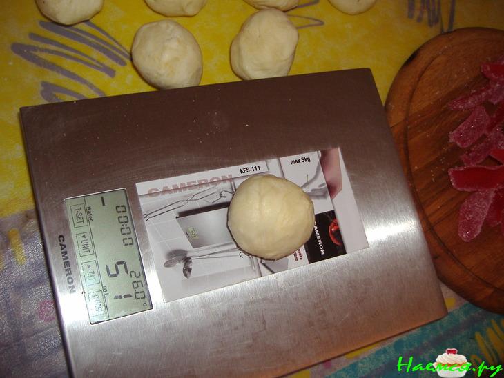 Тортик из творожной слойки с мармеладками