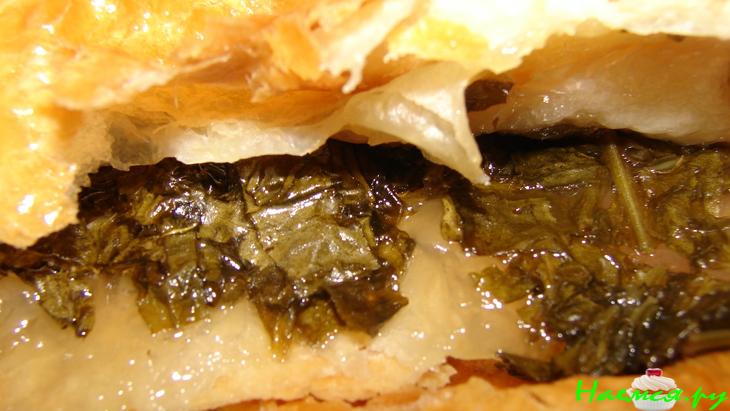 Пирог из слоёного теста с щавелем Пирог из слоёного теста с щавелем