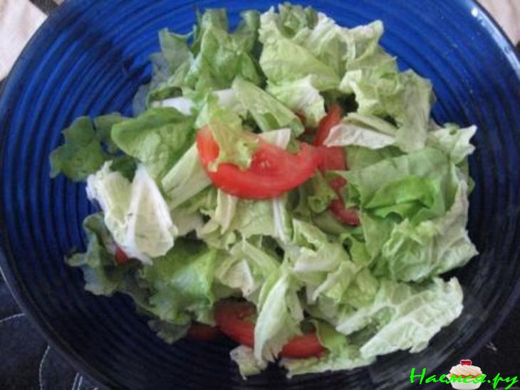 Салат Цезарь с курицей