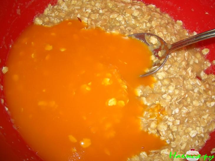 Пирог их овсяных хлопьев с яблочным пюре Пирог их овсяных хлопьев с яблочным пюре