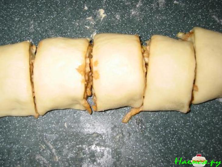 Булочки с яблоком из быстрого теста