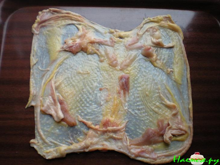 Рулет куриный с грибами и болгарским перцем в меду Рулет куриный с грибами и болгарским перцем в меду