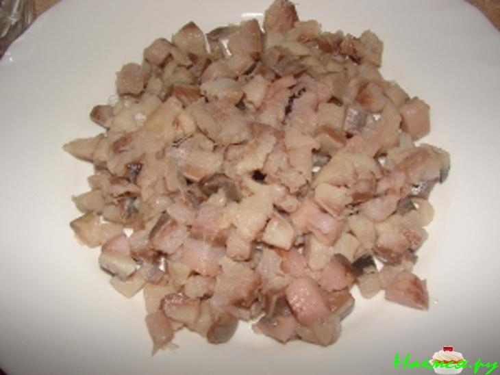 Салатик с помидором и сельдью