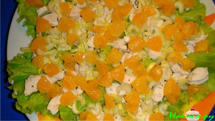 Салат из куриного филе с мандаринами 