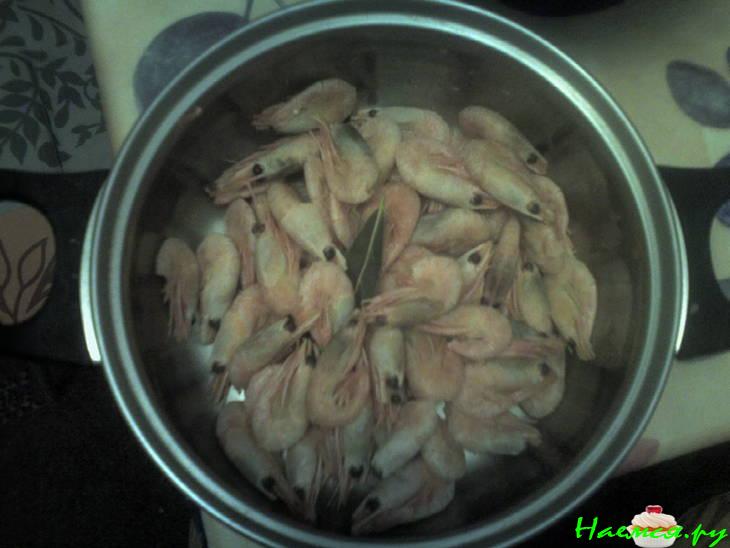 Салат из рукколы, креветок и фезалиса