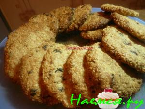 Овсяное печенье с черносливом и семечками