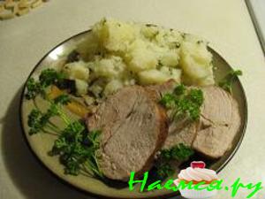 Свинина запеченная с чесночком